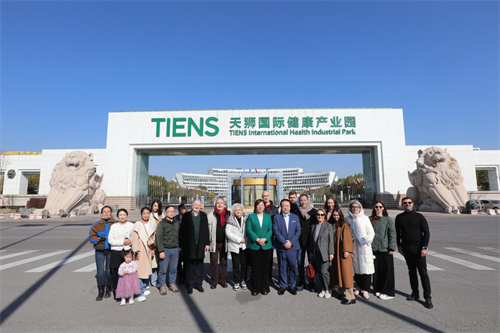 俄罗斯企业代表团在天狮国际健康产业园合影8.jpg