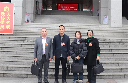 绿之韵胡均安代表出席安化县第十八届人民代表大会第五次会议，荣获“表现突出人大代表”称号19.jpg