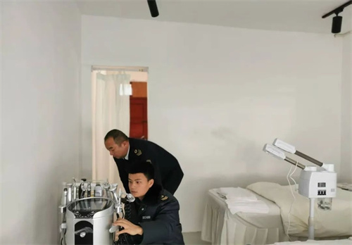 云南师宗县卫生健康局开展打击非法医疗美容专项行动