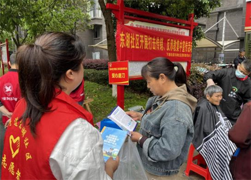 江西宜春一街道开展“打击传销、反邪教”集中宣传活动