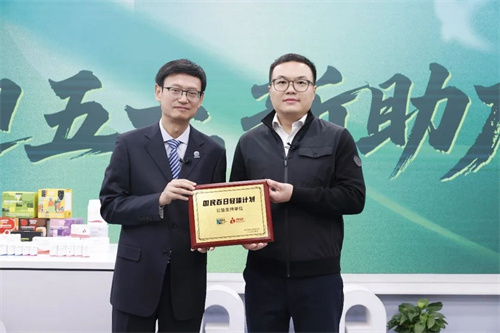 USANA葆婴入选新华网“国民百日轻体伙伴”公益支持单位