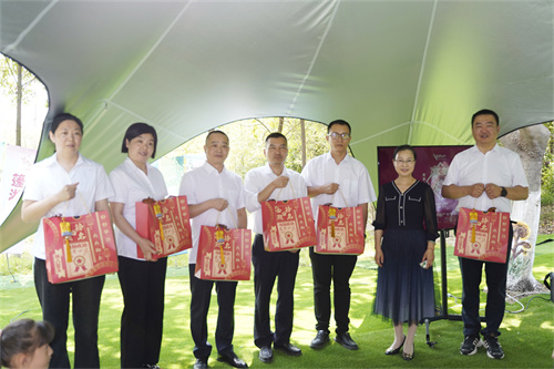 安惠举行“芝”彩小神农“六一”主题活动