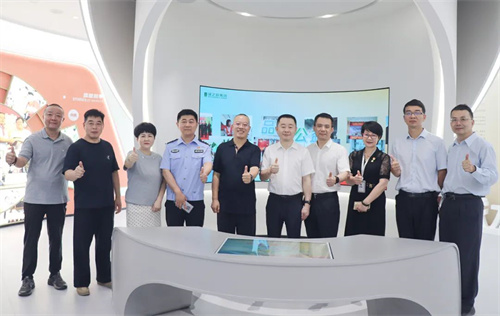 雨花区人民政府相关政府领导莅临绿之韵中心走访调研