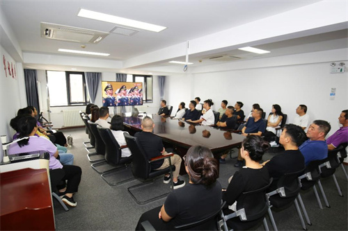 罗麦科技组织观看阅兵仪式，以企业担当传承红色信仰