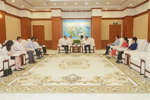 上海浦东新区领导会见康宝莱全球首席运营官