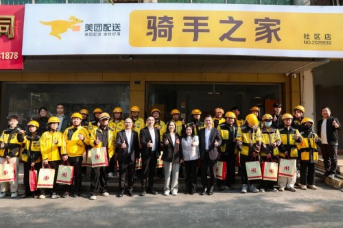 完美公司CEO彭志红走进“骑手之家” 暖