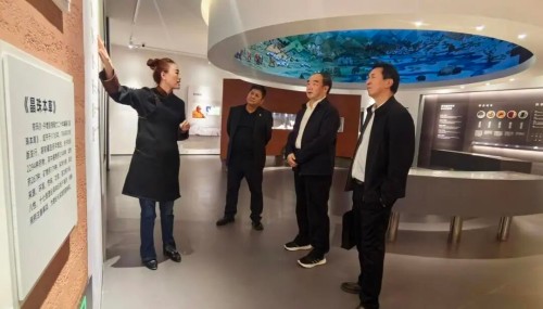青海省政协副主席刘大业莅临金诃藏药调研指